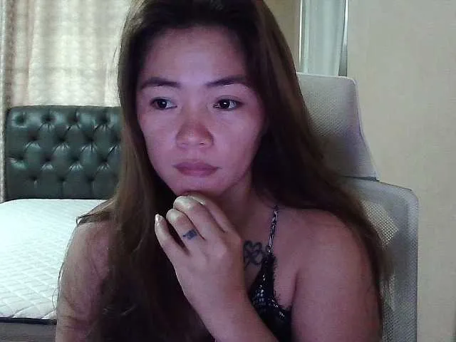 Wildhotsinglemom69 on BongaCams