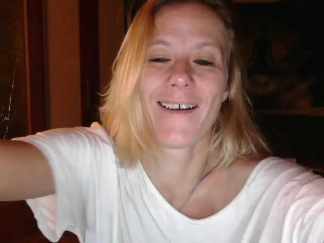 xcyola — Ich mag es wenn man mich zum Lachen bringt und keinen Geiz zeigt.