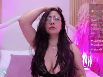 ari_lynn_ on Chaturbate