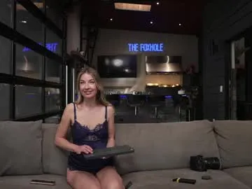 Freechat blondefoxsilverfox on Chaturbate