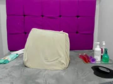 candy_big_tits18 on Chaturbate