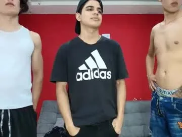 chillbicrew on Chaturbate