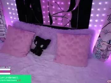 Freechat crimsonkitten on Chaturbate