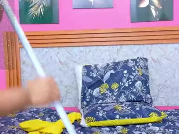 Freechat curvyhomebebe on Chaturbate