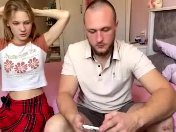 Freechat daisy_couple on Chaturbate