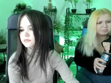 Freechat elainebeness on Chaturbate