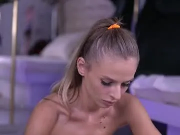 elarashine on Chaturbate