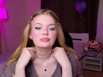 elioraa_ — GOAL: Throw bra away!! [0 tokens remaining] I am Elli! always open to talk in public chat  #sph #bigboobs #18 #lovense #teen