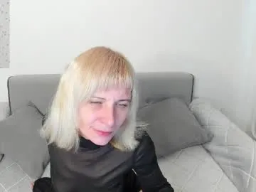 elzaglower on Chaturbate