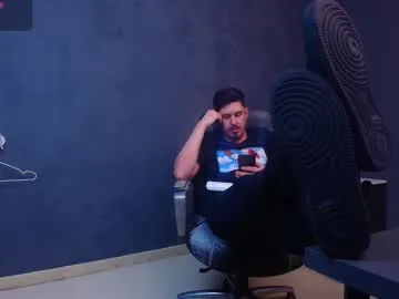 Freechat enzorace on Chaturbate