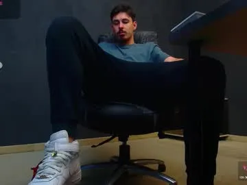 Freechat enzorace on Chaturbate