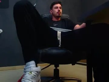 Freechat enzorace on Chaturbate