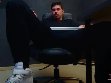 Freechat enzorace on Chaturbate