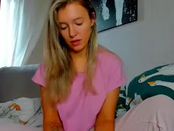 Freechat foxy_blond on Chaturbate