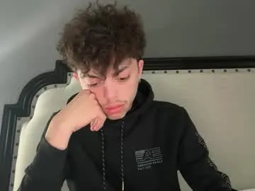 gayboyhtx — shirt off [220 tokens left]