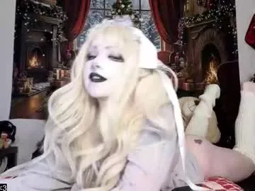 ivey_strigoi on Chaturbate