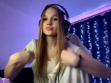 Away kayceefroehner on Chaturbate