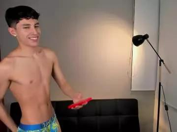 Freechat kens_boys on Chaturbate