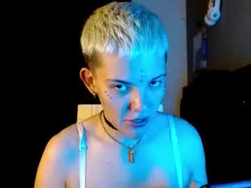 Freechat mackenziemoon on Chaturbate