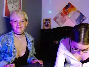 Freechat mackenziemoon on Chaturbate