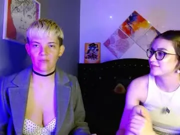 Freechat mackenziemoon on Chaturbate