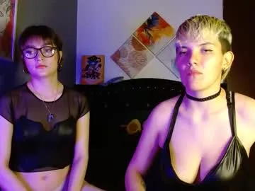 Freechat mackenziemoon on Chaturbate