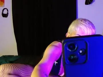 Freechat mackenziemoon on Chaturbate