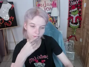 Offline madelaines on Chaturbate