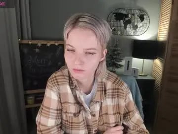 Offline madelaines on Chaturbate