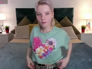 Offline madelaines on Chaturbate