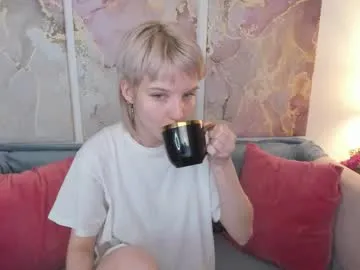 Offline madelaines on Chaturbate