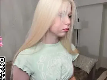 Freechat mikaelataron on Chaturbate