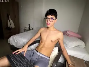 mike_pineapple on Chaturbate