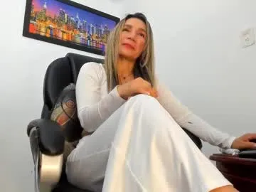 ms_lunarose on Chaturbate