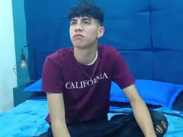 neoraptis on Chaturbate