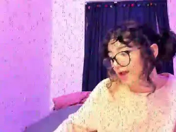 Freechat petitee_lunna on Chaturbate