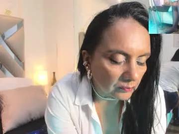 raquel_moore — #madure   #smoke      #mommy    #leggings     #cameltoe