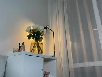 Freechat saphirree on Chaturbate