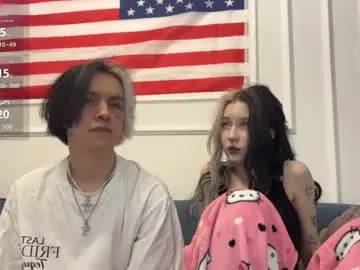 Freechat veryraretwins on Chaturbate