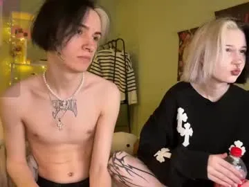Freechat veryraretwins on Chaturbate