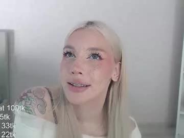 Freechat vickyfuckingdoll on Chaturbate