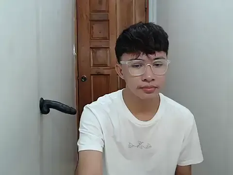 -asiantwink0000- on StripChat