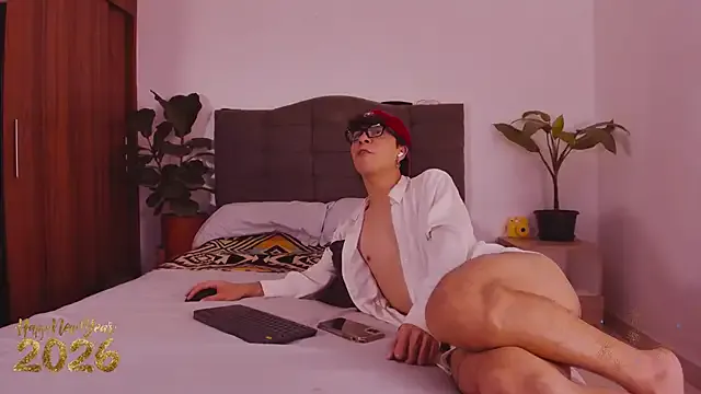 2gays_1Str8 on StripChat