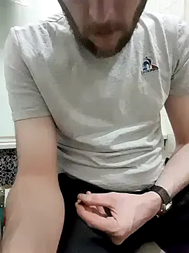 80julien —  branle 10min non stop bien dur  