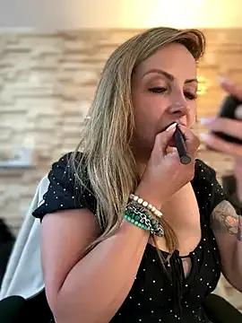 Freechat _Abril-Office1 on StripChat