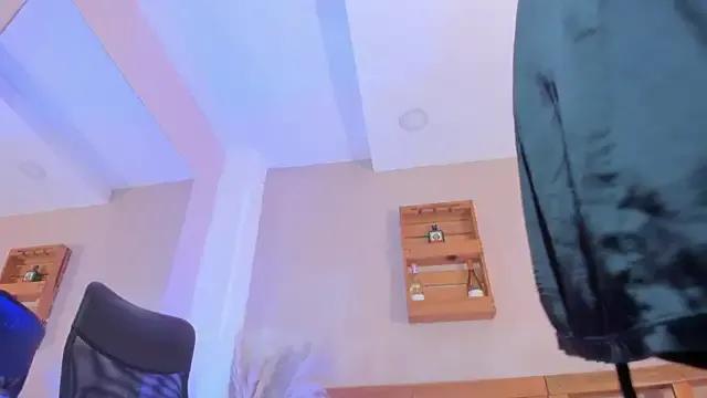 _miss_mia — big squirt on your face