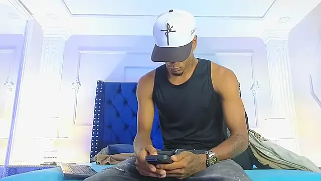 AaronCruz_ on StripChat