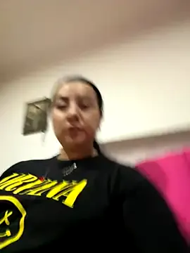 Abril_Luv on StripChat