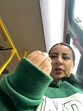 Abril_Luv on StripChat