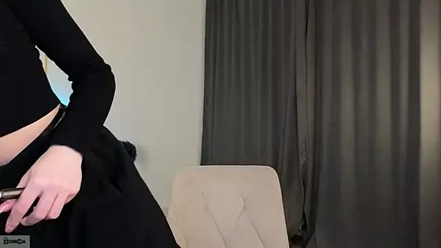 Freechat adele_armass on StripChat